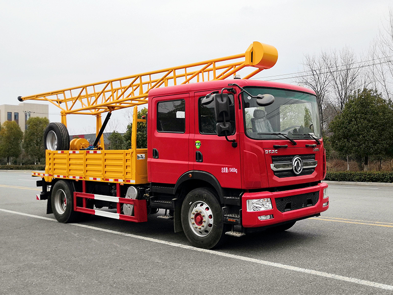 東風(fēng)多利卡雙排3型汽車鉆機(jī)