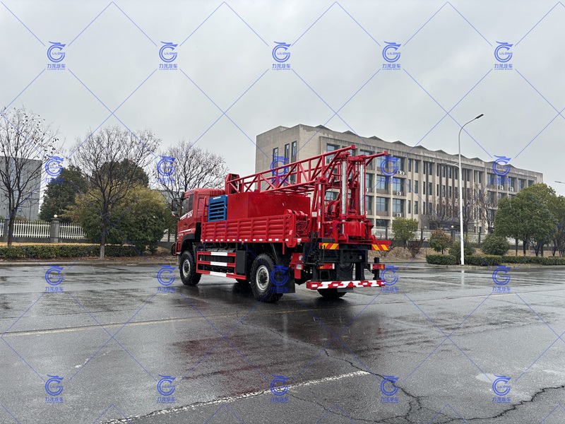 沙漠越野原裝四驅(qū)鉆機車